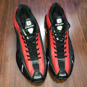 Nike shox black & red 10